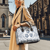 Heilige Eleganz: Blau-weiße Devotion-Ledertasche